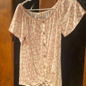 Boutique short sleeve pink & white cheetah print with brown button on the front.